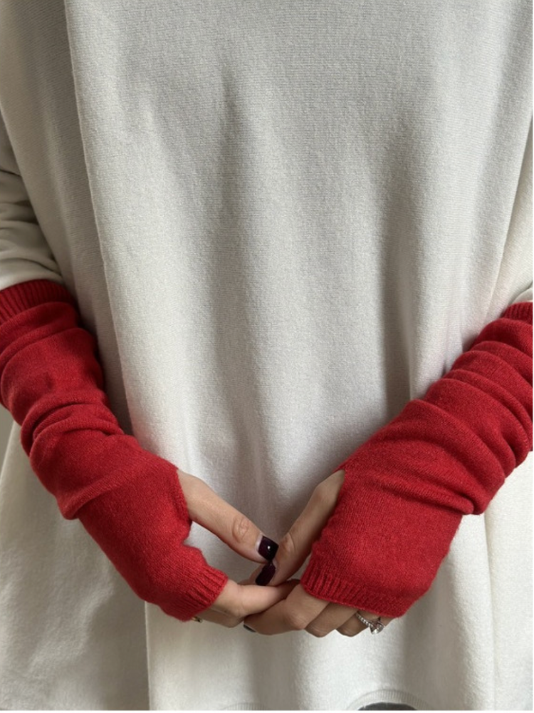 Mitaines avec fente pour le pouce rouge. Boutique Mademoiselle Louise - Melle Louise.