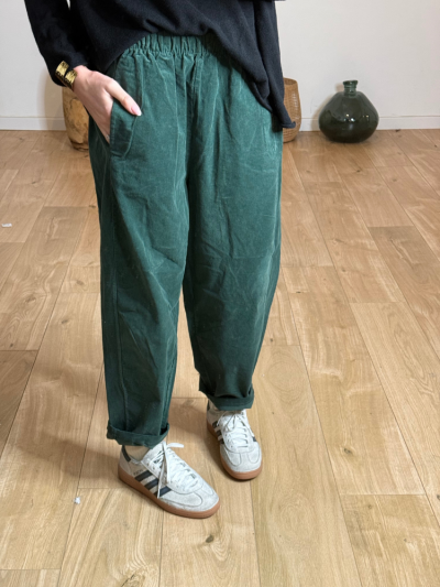 Pantalon loose en velours vert sapin. Boutique Mademoiselle Louise - MELLE LOUISE